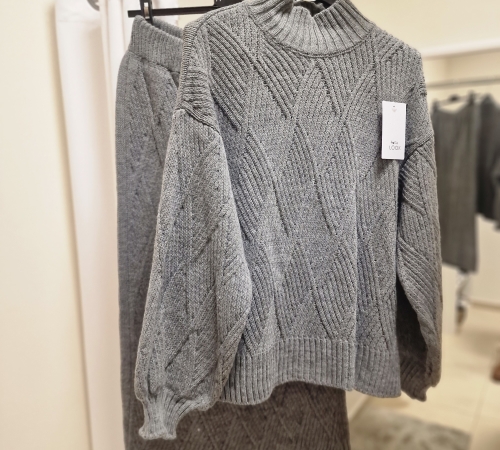 Pletený komplet sivý