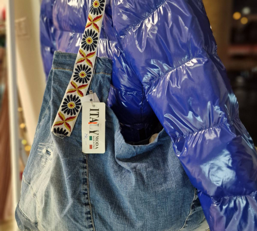 Riflovečka so vzorovaným ramienkom 