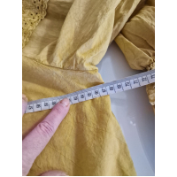 Horčicová košeľa s čipkou 