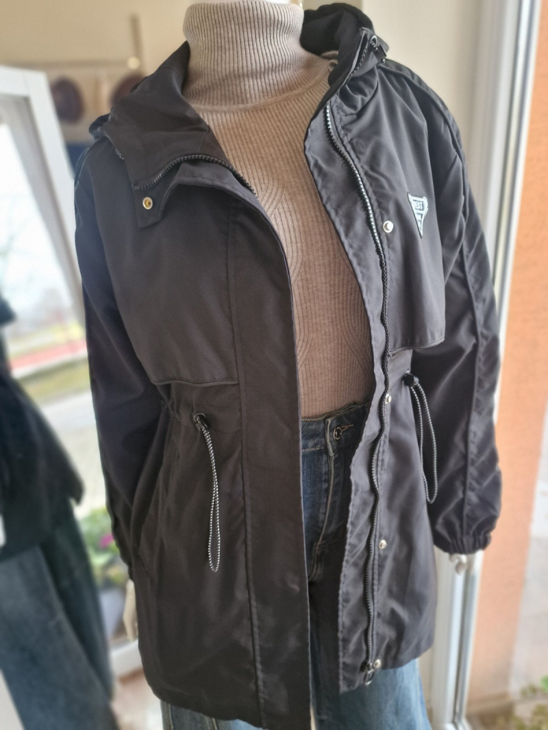 Čierna prechodná parka