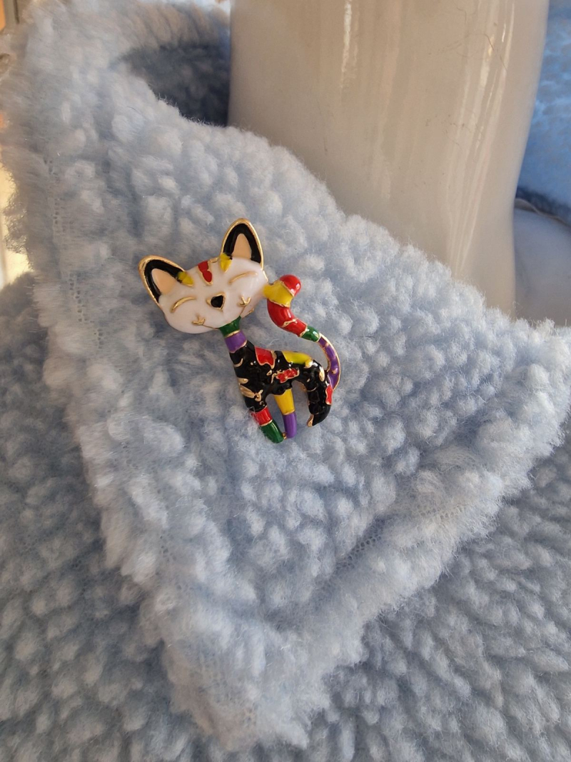 Brošnička mačička 