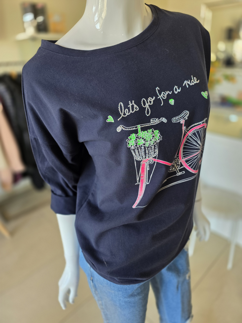 Tmavomodrý bicykel