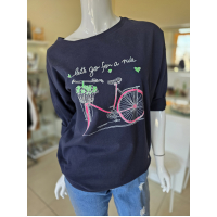 Tmavomodrý bicykel