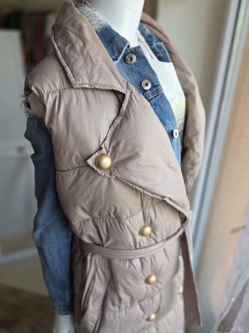 Béžová prešívaná vestucha 