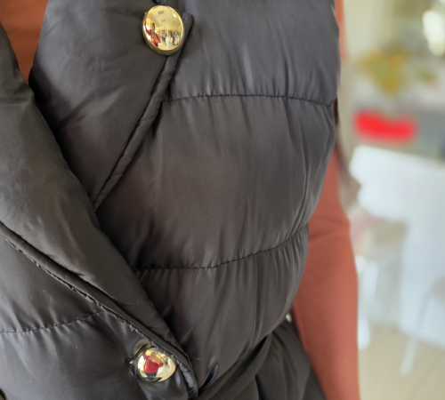 Čierna prešívaná vestucha