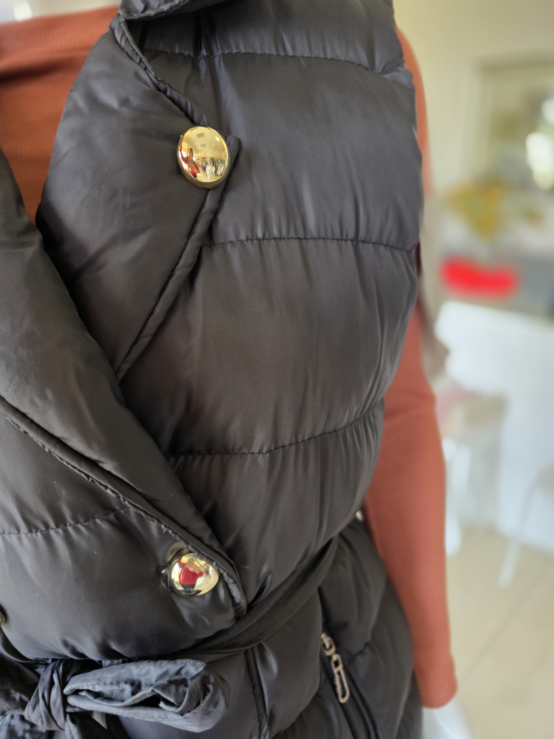 Čierna prešívaná vestucha