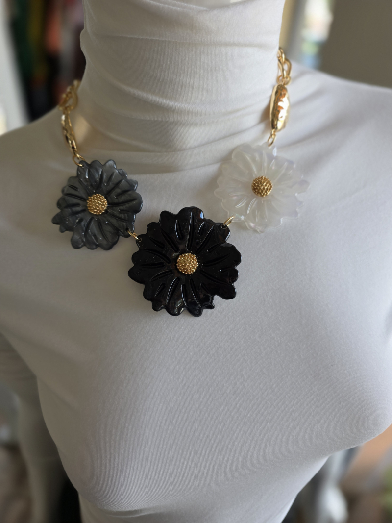 Čierno biely náhrdelník 