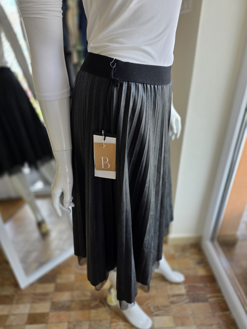 Čierna plisovana suknica 