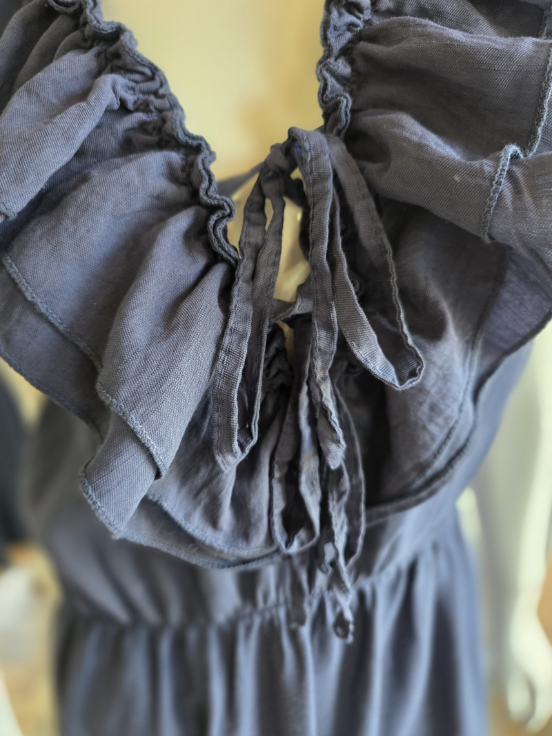 Modré šaty s volánikom 