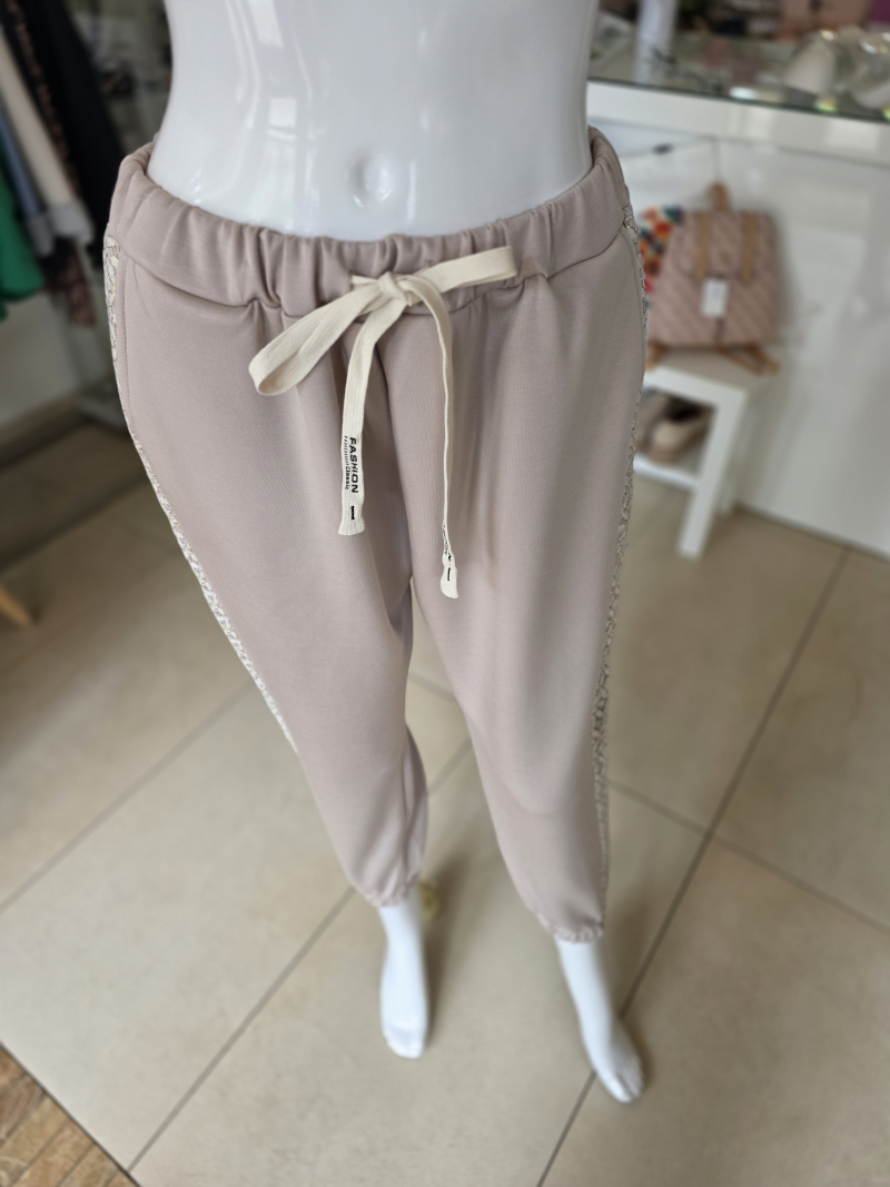 Beige tepláčiky s čipkou